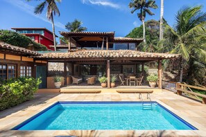 Deluxe Villa | Pool | Outdoor pool, pool umbrellas, sun loungers