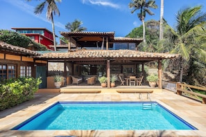 Deluxe Villa | Pool | Outdoor pool, pool umbrellas, sun loungers