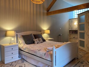 4 Schlafzimmer, Bügeleisen/Bügelbrett, WLAN, Bettwäsche