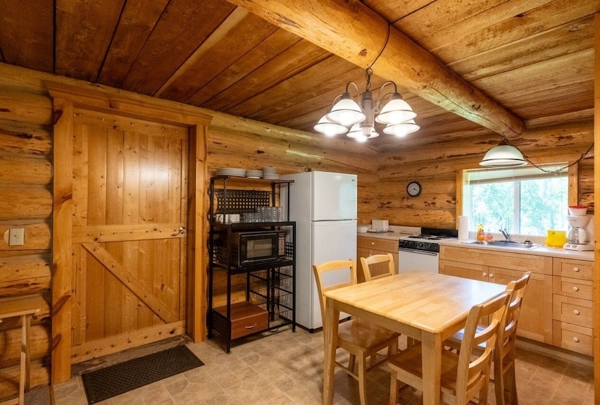 Cozy Rustic Duplex Cabin - Kodiak Side - Alaska