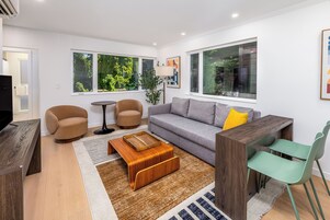 Apartment, 1 Queen Bed with Sofa bed, Kitchen | Living room