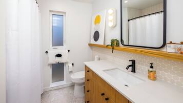 Apartment, 1 Queen Bed with Sofa bed, Kitchen | Bathroom