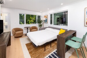 Apartment, 1 Queen Bed with Sofa bed, Kitchen | Living room