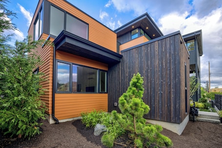 Vista frontal de la propiedad