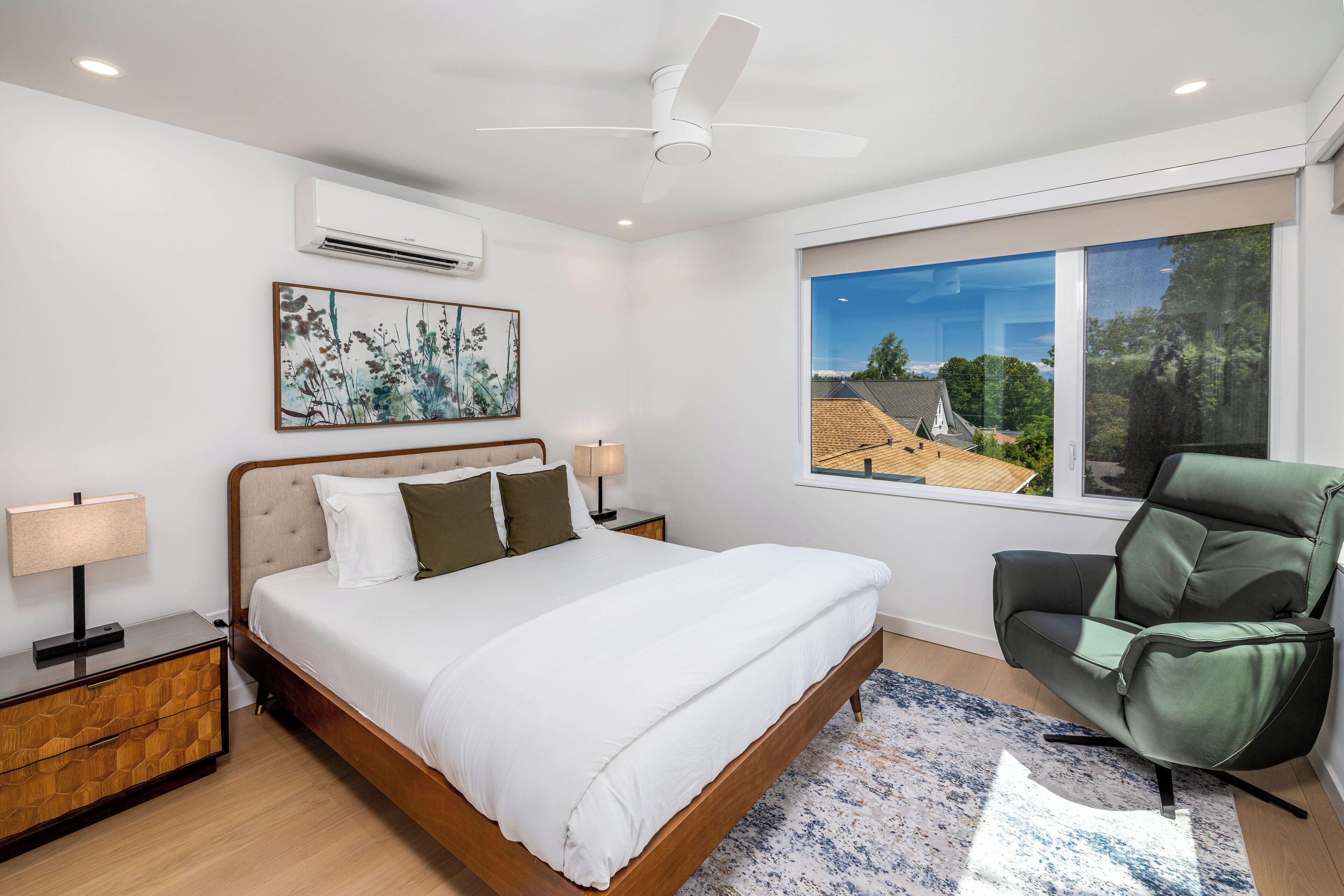 アパートメント クイーンベッド 1 台ソファーベッド付き キッチン | アイロン / アイロン台、WiFi (無料)、ベッドシーツ