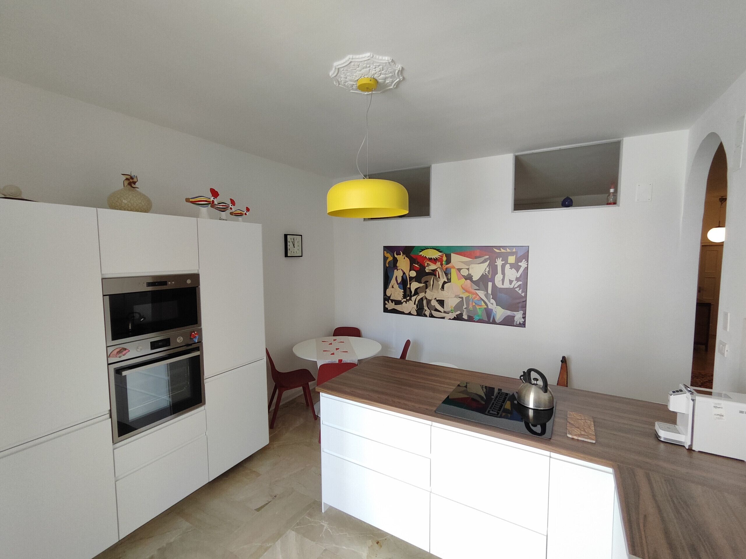 Kühlschrank, Mikrowelle, Ofen, Geschirrspüler