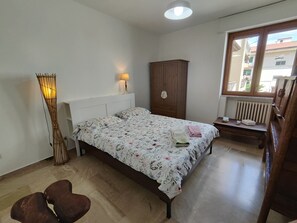 2 habitaciones, tabla de planchar con plancha y wifi gratis 