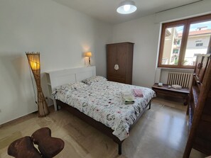 2 chambres, fer et planche Ă repasser, Wi-Fi gratuit, draps fournis