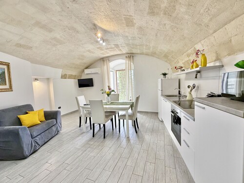 Aquamirae - Historic home with panoramic balcony -