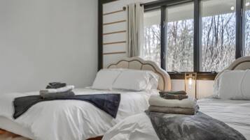 7 bedrooms, iron/ironing board, free WiFi, bed sheets