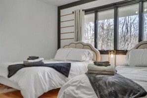 7 bedrooms, iron/ironing board, free WiFi, bed sheets - 7BR Monroe Getaway: Pool, Hot Tub, & Huge Living Space (Monroe)