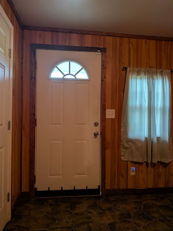 Interior. Cozy studio in enjoyable Graceville with WiFi, AC