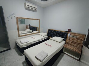 Twin kamer | Een bureau, gratis wifi