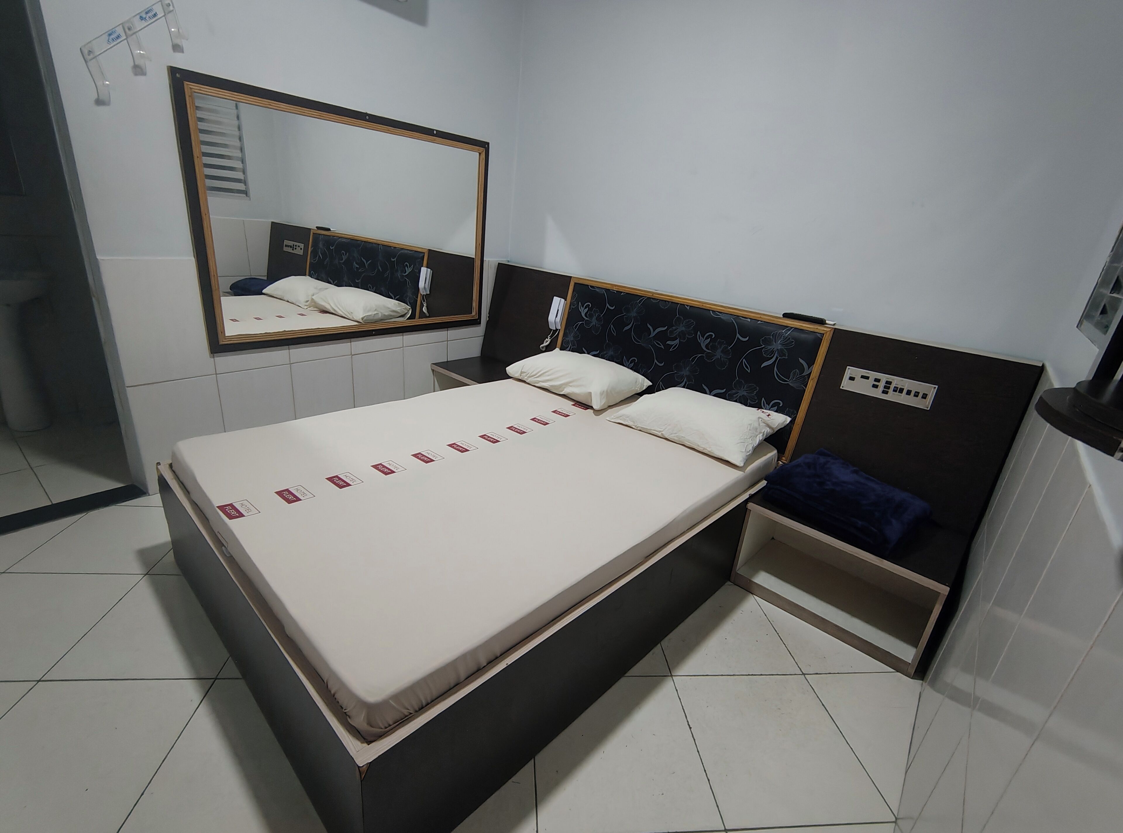 Schreibtisch, kostenloses WLAN