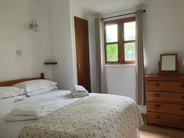2 bedrooms, individually decorated, individually furnished, free WiFi