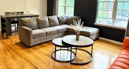 Cozy 2-bedroom apartment with WiFi, AC, large outdoor balcony