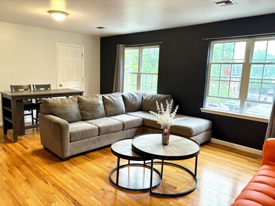 Cozy 2-bedroom apartment with WiFi, AC, large outdoor balcony