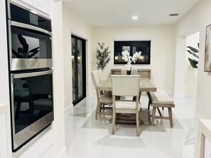 Dining - The Palms - Lux Home in Miami w Pool & Huge Patio (Miami)
