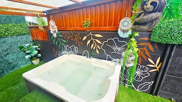 Superior Apartment, 2 Bedrooms | Private spa tub