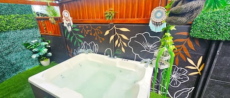 Superior Apartment, 2 Bedrooms | Private spa tub