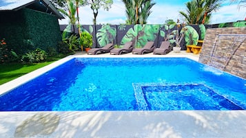 10 hồ bơi ngoài trời