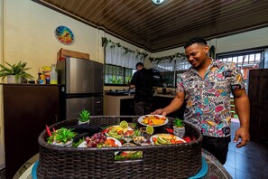 Repas dans la chambre