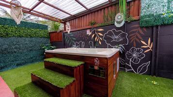 Superior Apartment, 2 Bedrooms | Private spa tub