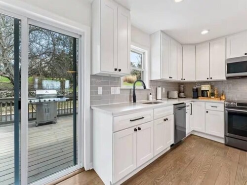 Der Pond Lodge - Hot tub, pool table, ping pong, Mtn Creek, wineries.