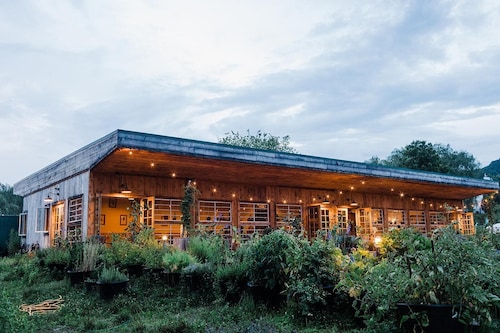 ❄️ Deer Pond Lodge - Spacious 4BR Home w/ Hot Tub   • 6 Miles to Mountain Creek