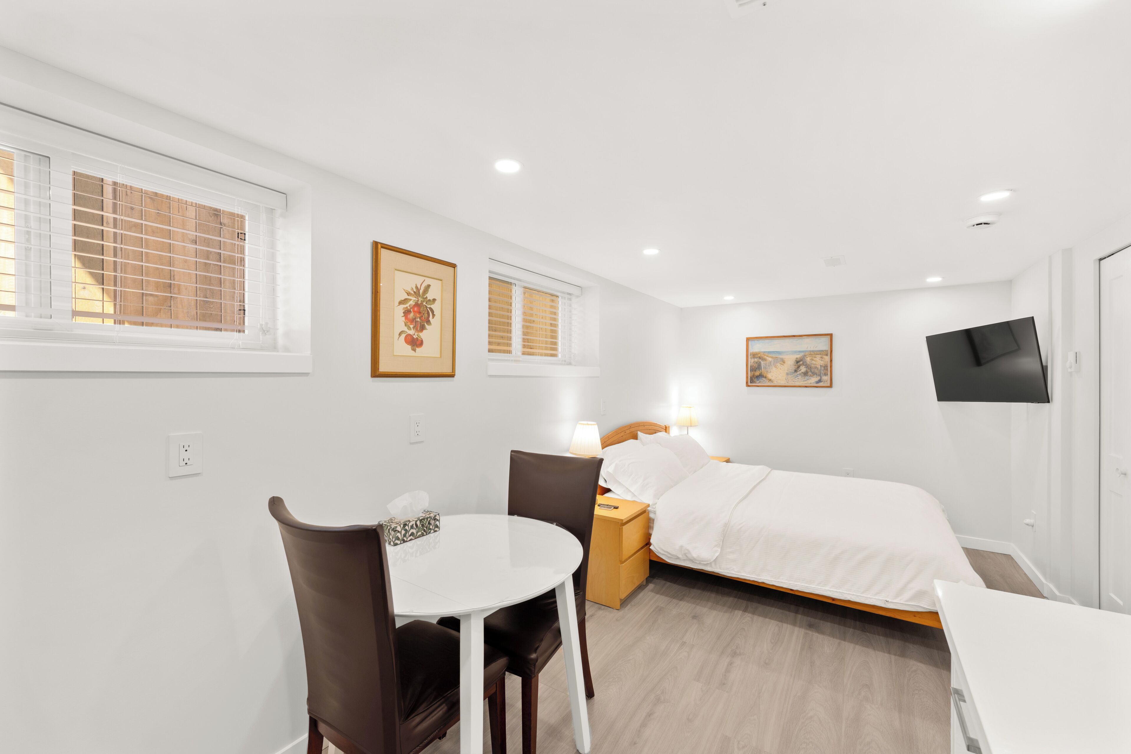 1 slaapkamer, een strijkplank/strijkijzer, gratis wifi, beddengoed