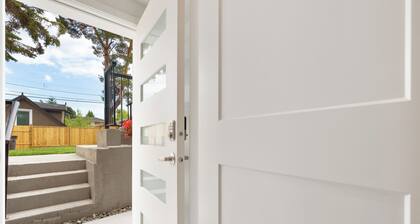 Private newly renovated 1 bed 2 baths suite in central location