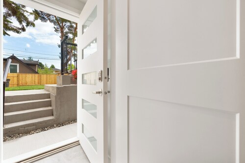 Private newly renovated  1 bed 2 baths suite in central location