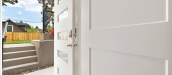 Private newly renovated 1 bed 2 baths suite in central location