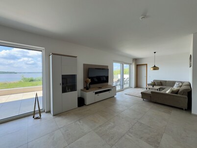 Luxurious Villa Möwengeflüster - 220sqm apartment for max. 8 guests + sauna by the lake
