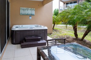 Bain à remous extérieur
