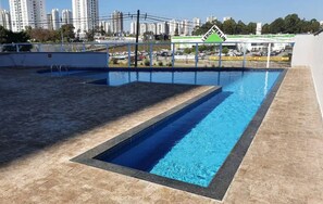 Pool - Cozy Loft with balcony Campolim (Jardim America Sorocaba)