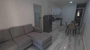 Room, 1 Bedroom, Accessible, Smoking | Ruang tamu