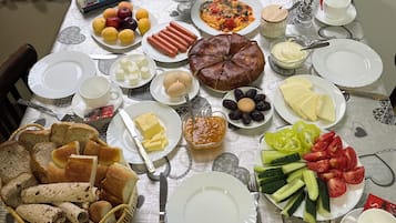 Daily local cuisine breakfast (USD 2500 per person)