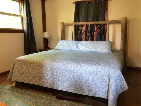 3 chambres, fer et planche à repasser, literie fournie