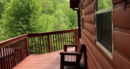 Red River Gorge Cabin for 2-6 adults with hot tub