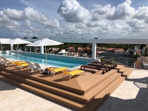 ตู้นิรภัยในห้องพัก, ผ้าม่านกันแสง, เตารีด/โต๊ะรีดผ้า, Wi-Fi ฟรี