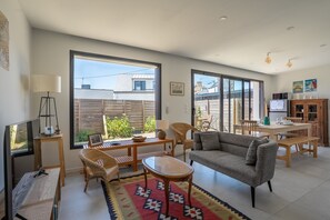 TV - Le 50 Bis - 200 m du rivage (rade), 5 minutes plage de baignade (Locmiquélic)