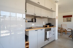 Kühlschrank, Mikrowelle, Ofen, Geschirrspüler