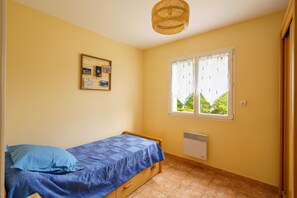 3 Schlafzimmer, Bügeleisen/Bügelbrett, Bettwäsche