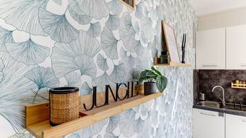 Réfrigérateur, micro-ondes, four, lave-vaisselle