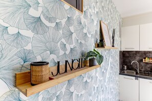 Kühlschrank, Mikrowelle, Ofen, Geschirrspüler