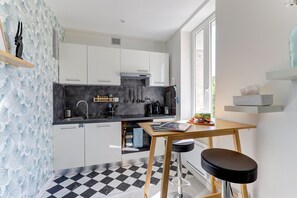 Fridge, microwave, oven, dishwasher