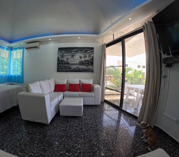 Habitación, 1 habitación, con acceso para personas discapacitadas, para fumadores | Sala de estar