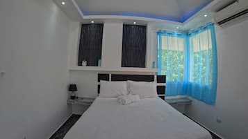 Room, 1 Bedroom, Accessible, Smoking | 1 bedroom