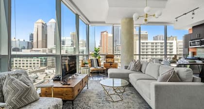 Emerald | Skyline View | UG Park | Pets | King Bed